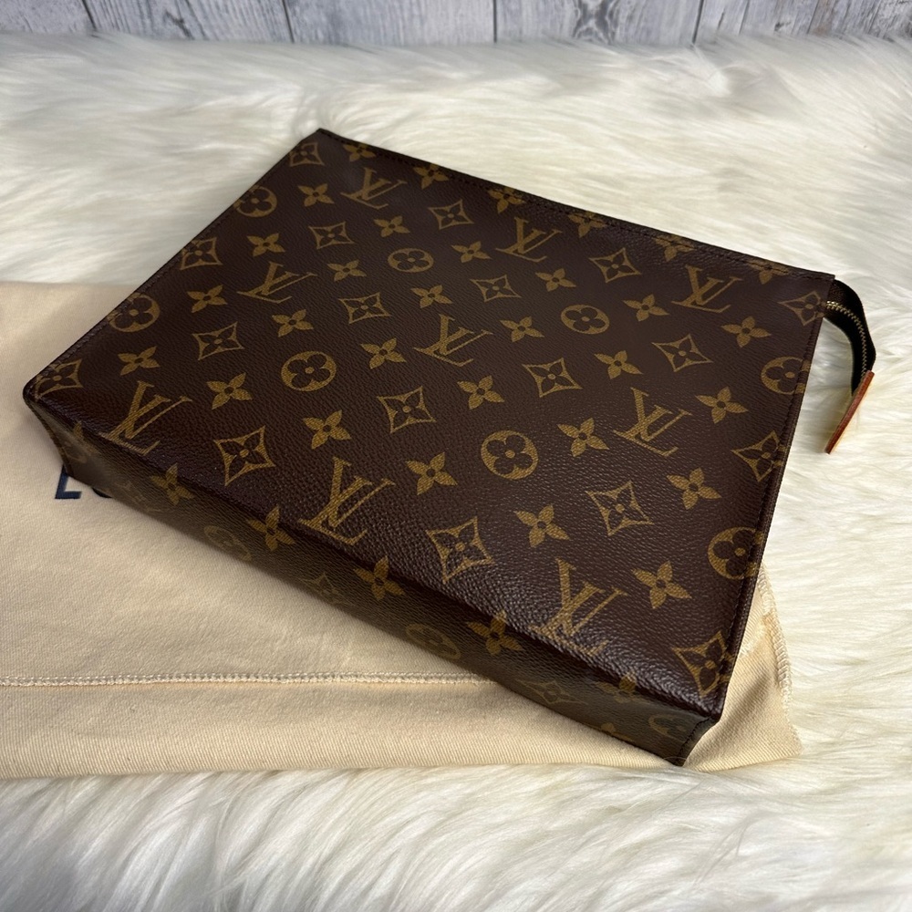 LOUIS VUITTON monogram toiletry GM - Picture 3 of 17